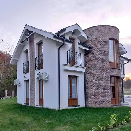 Crown House Aparthotel