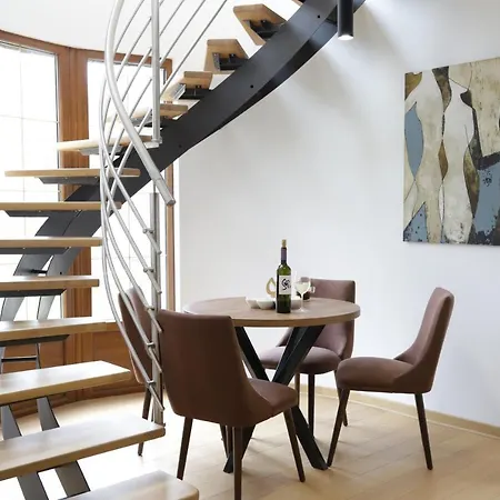 Aparthotel Crown House