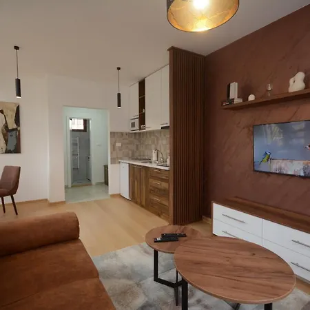 Crown House Aparthotel 4*