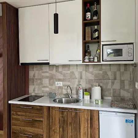 Crown House Aparthotel