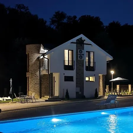 Crown House Aparthotel