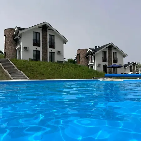 Crown House Aparthotel 4*