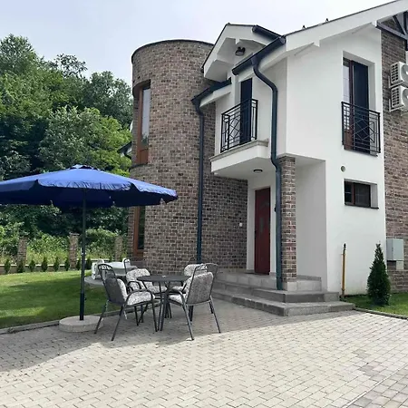 Aparthotel Crown House 4*